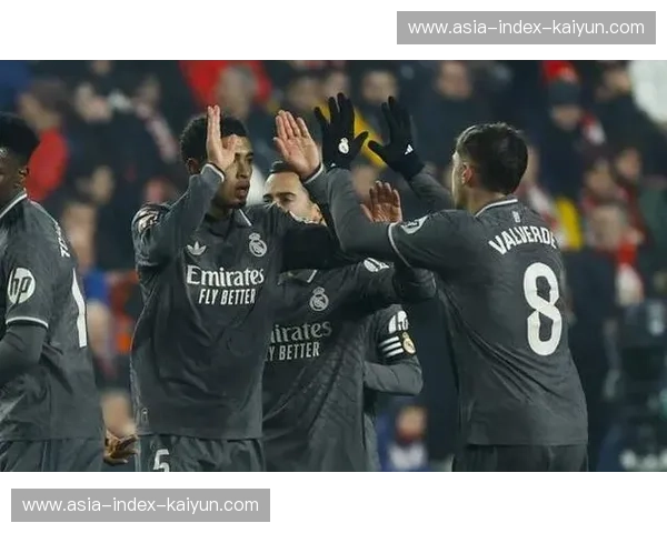 卡马文加头球中柱，皇马错失绝佳进球机会