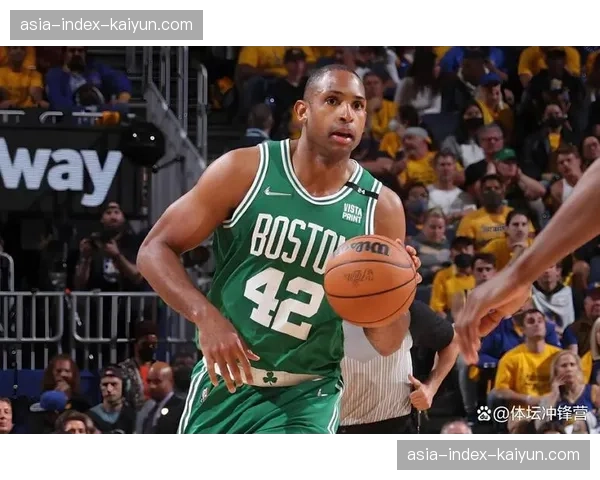 霍福德谈未来：我本赛季表现不错，会花时间慎重考虑600万球员选项